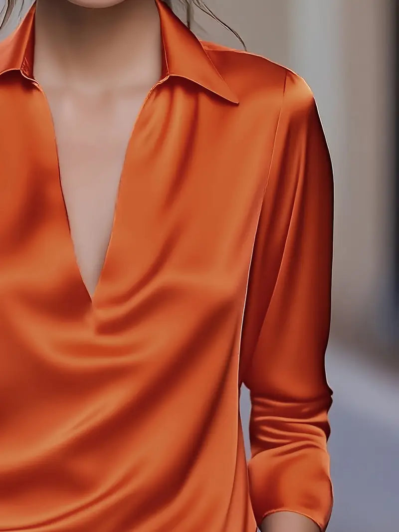 Blusa de mujer: manga larga, cuello camisero y escote en V