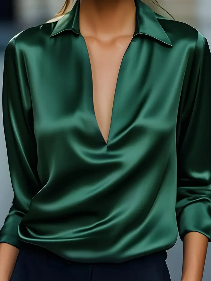 Blusa de mujer: manga larga, cuello camisero y escote en V