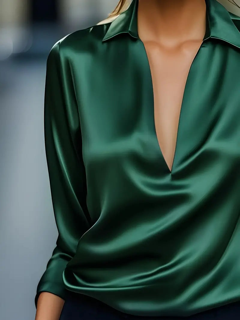 Blusa de mujer: manga larga, cuello camisero y escote en V