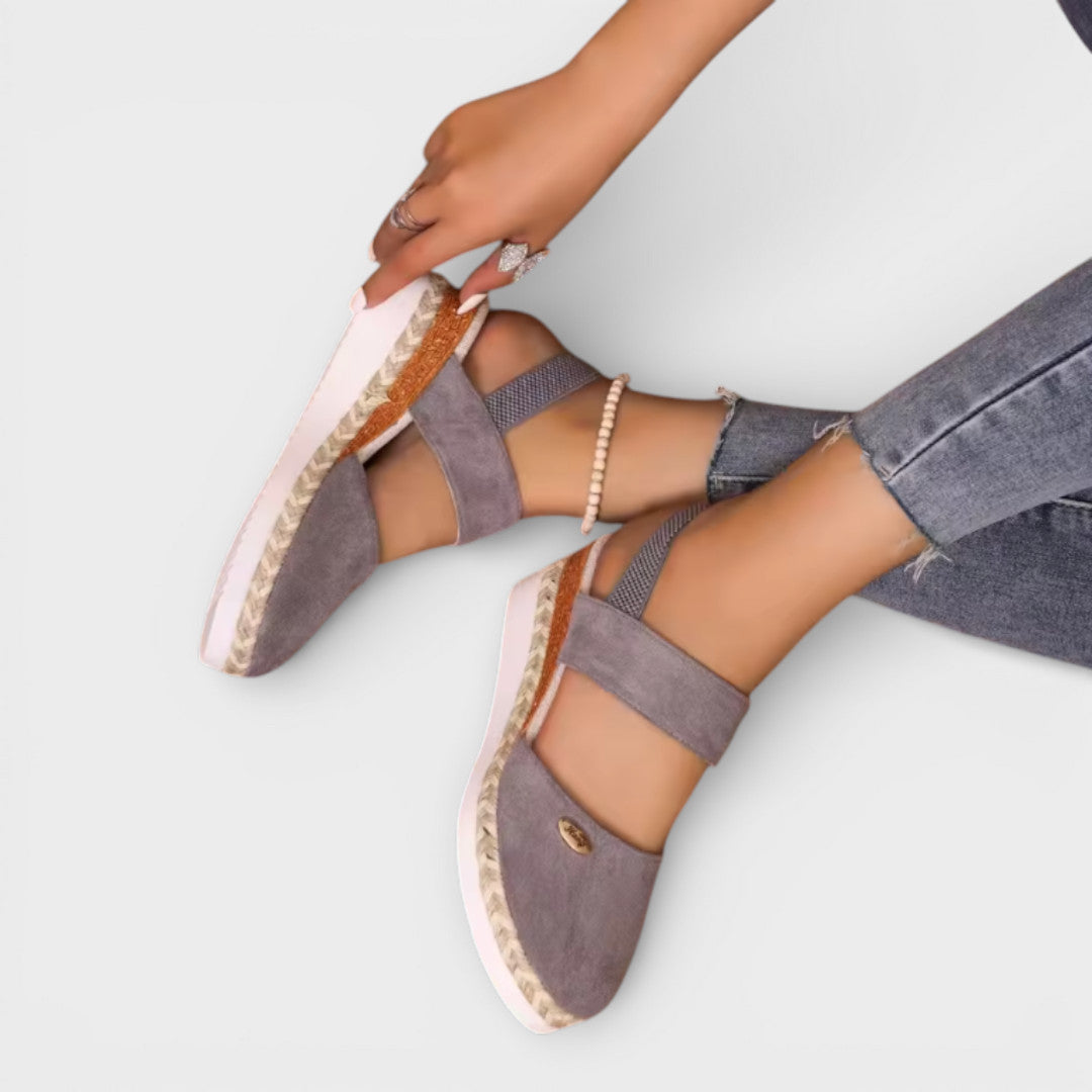 Espadrillas con zeppa da donna a punta chiusa e cinturino alla caviglia