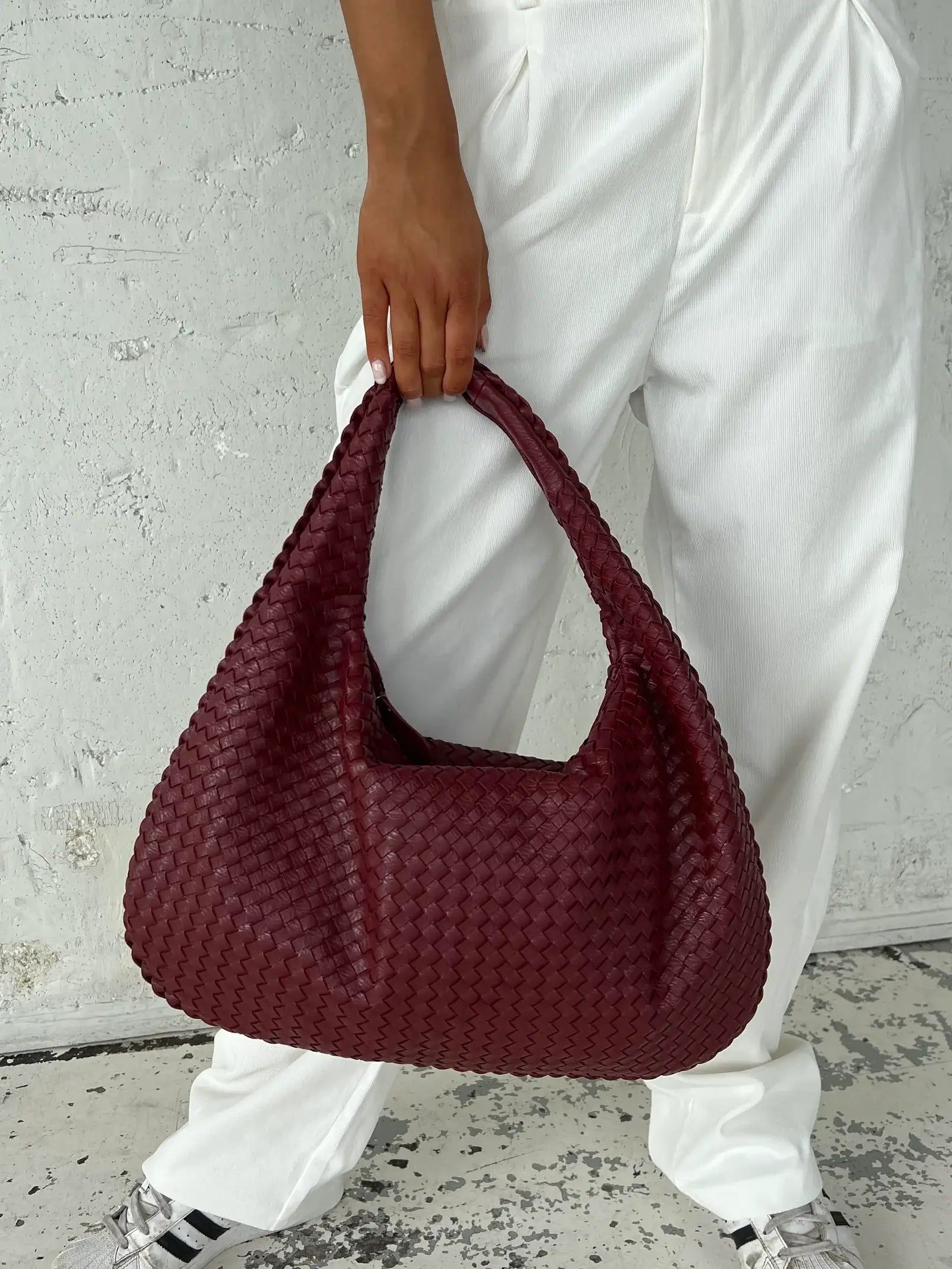 Arielle - Women's Woven Shoulder Bag XL - photo 5