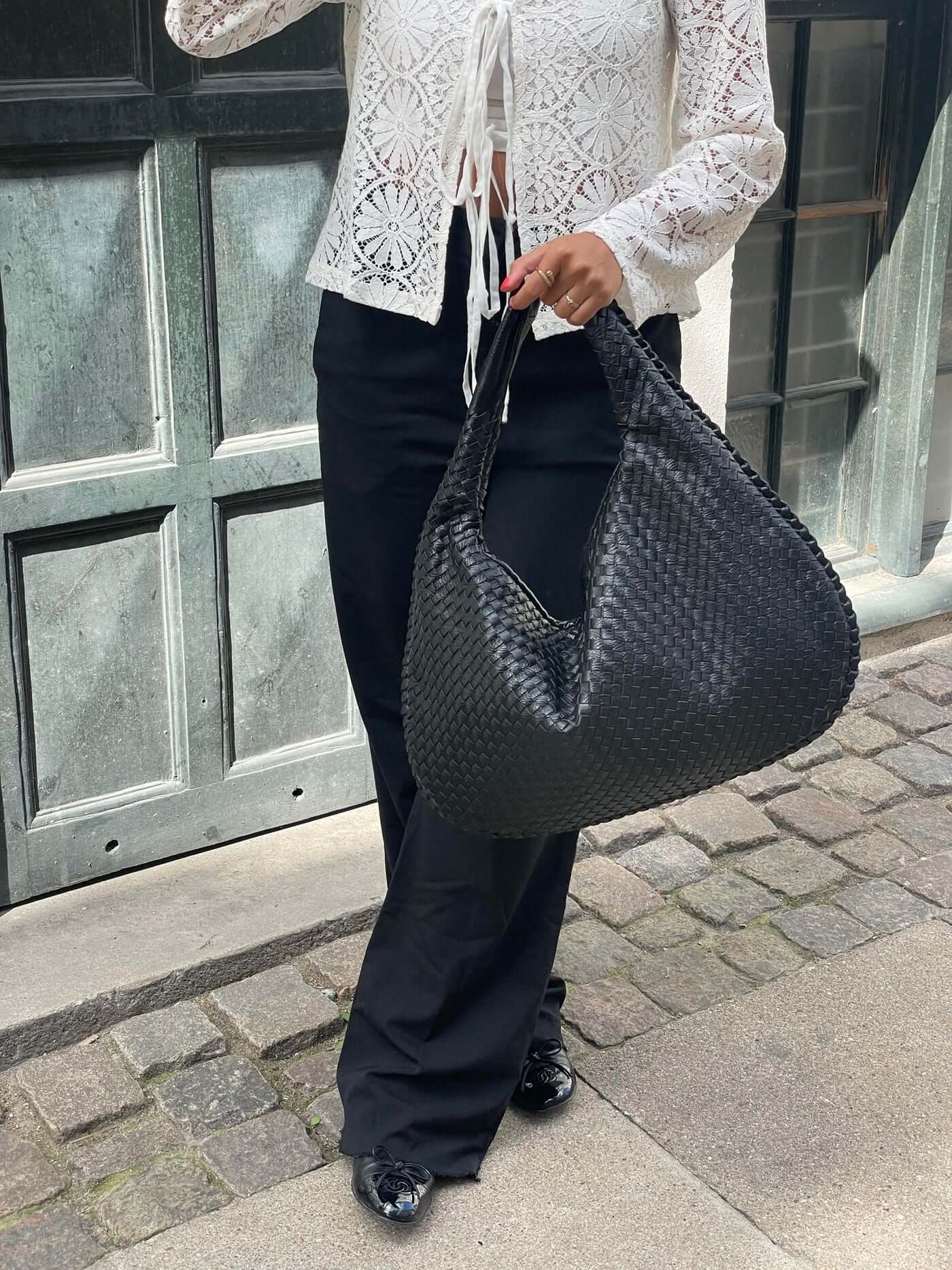 Arielle - Women's Woven Shoulder Bag XL