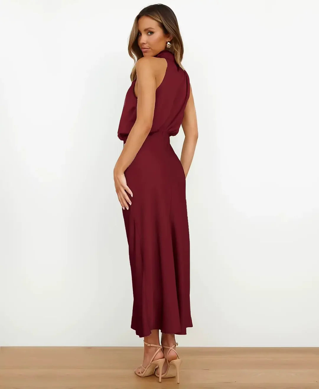 Sophie - Robe midi élégante en satin à dos nu