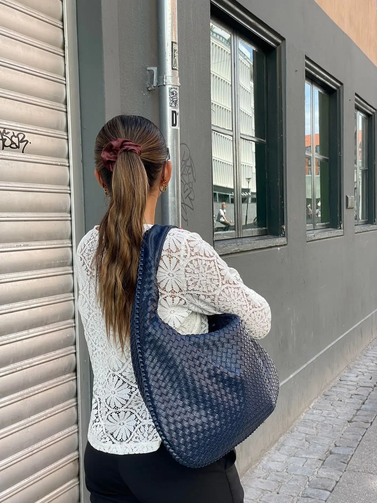 Arielle - Women's Woven Shoulder Bag XL - photo 24