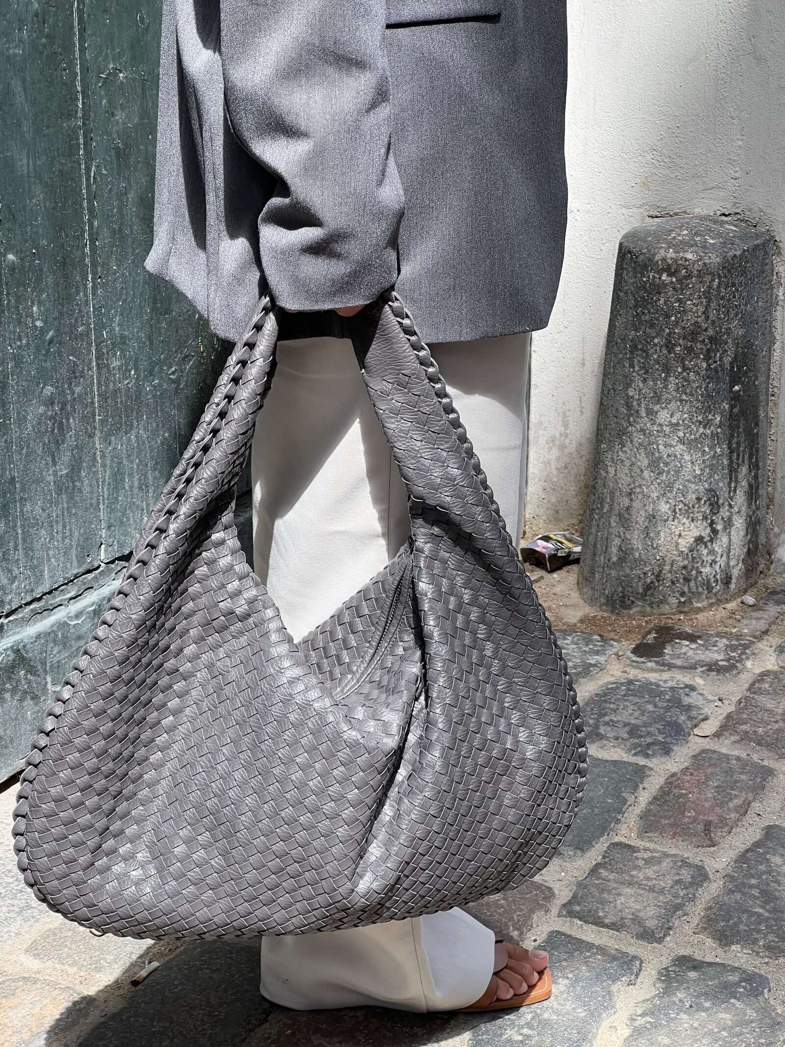 Arielle - Women's Woven Shoulder Bag XL - photo 27