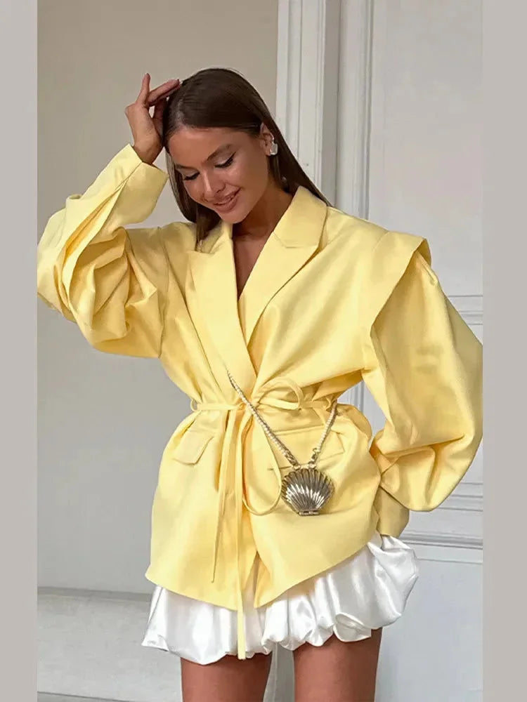 Blazer da donna con allacciatura e spalline imbottite