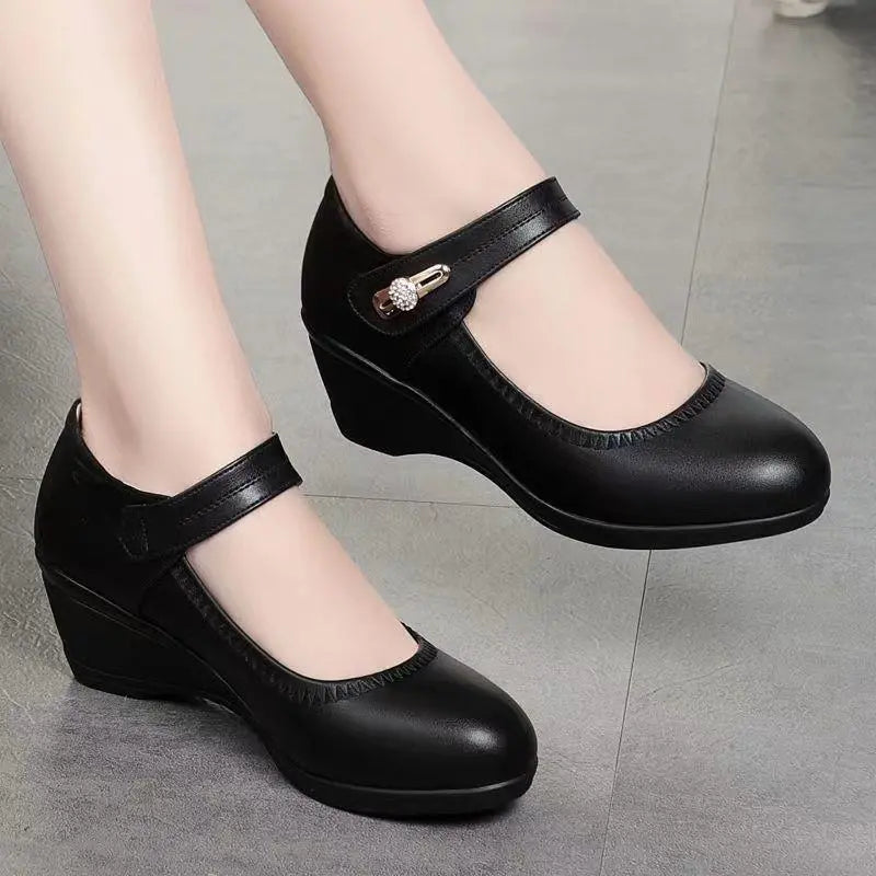 Desirei - Women's Mid Heel Shoes with Padded Lining in Black
