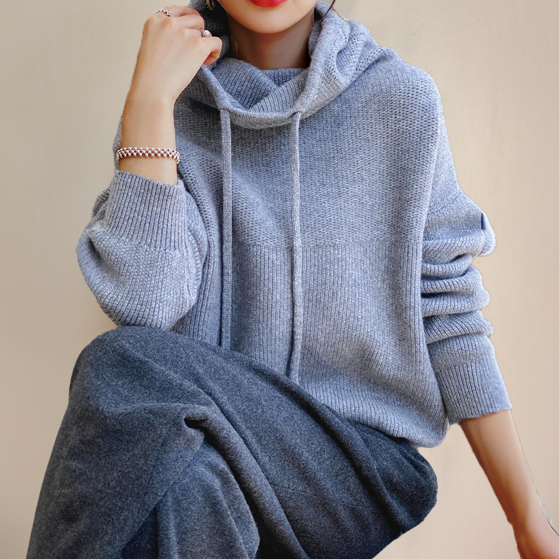 Lucy - Women's Oversized Knit Hoodie with Drawstring