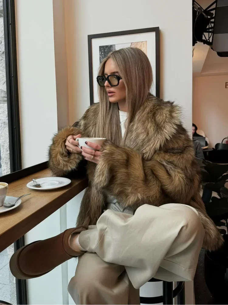 Faye - Women's Brown Faux Fur Coat with Long Sleeves - photo 5