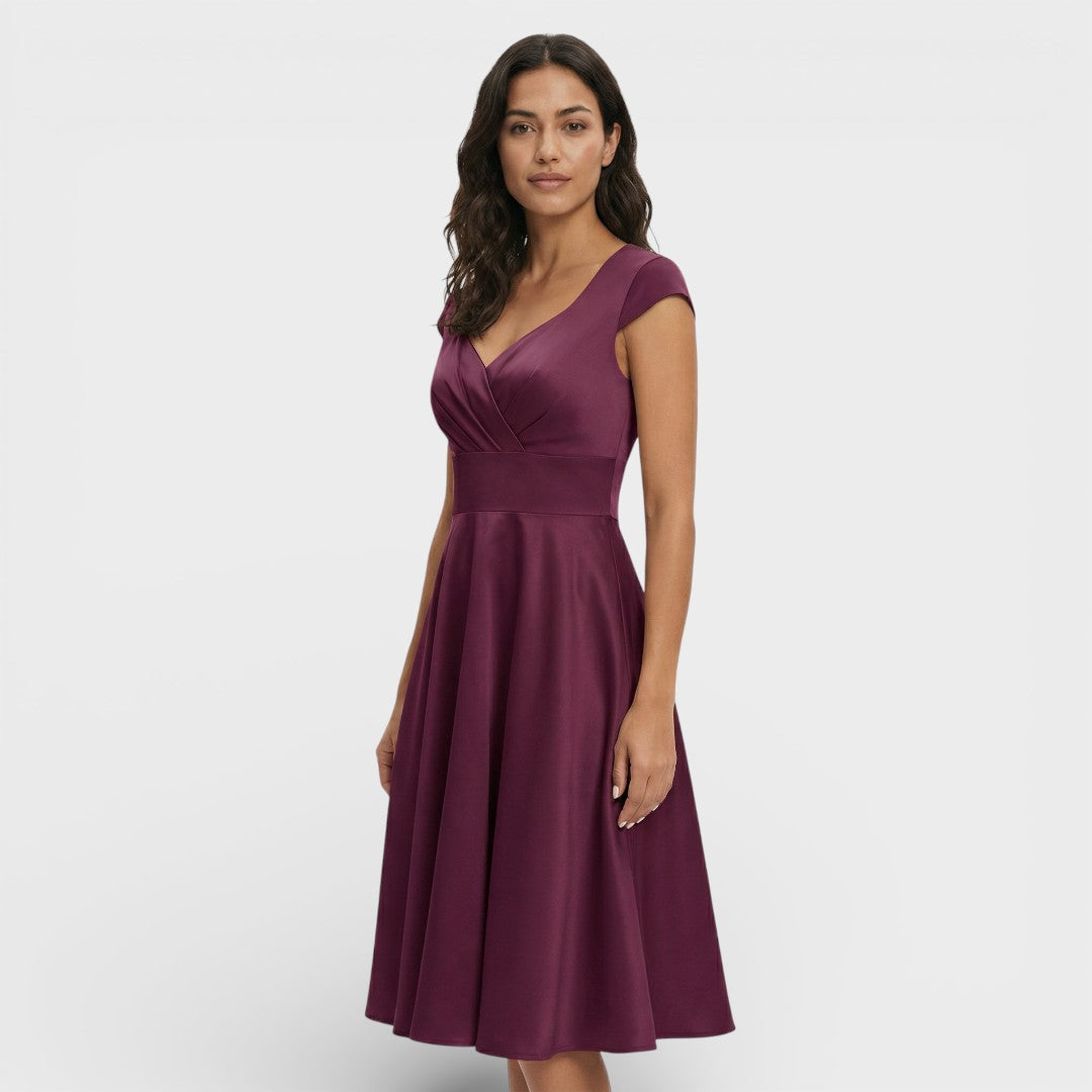 Women's Short Sleeve V Neck Pleated Midi Dress