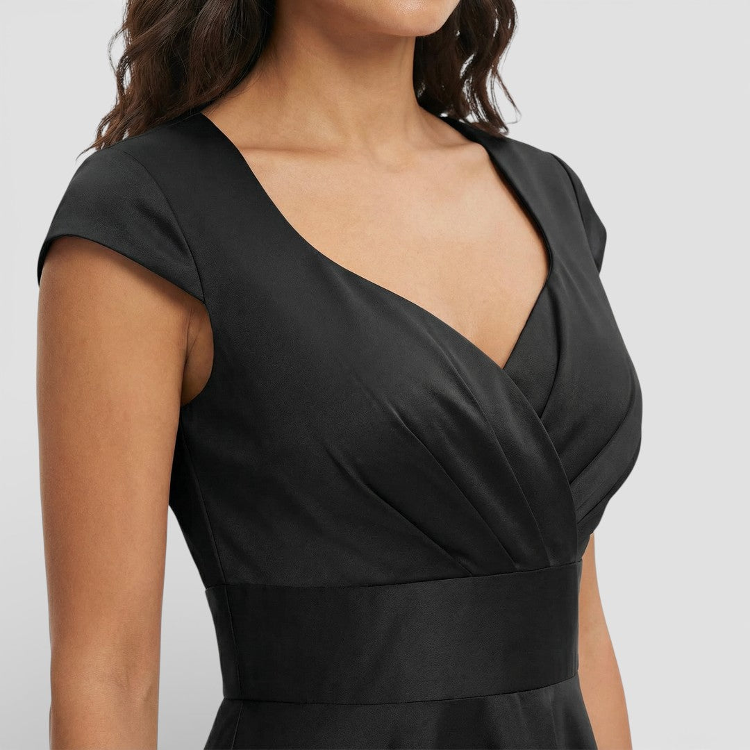 Women's Short Sleeve V Neck Pleated Midi Dress