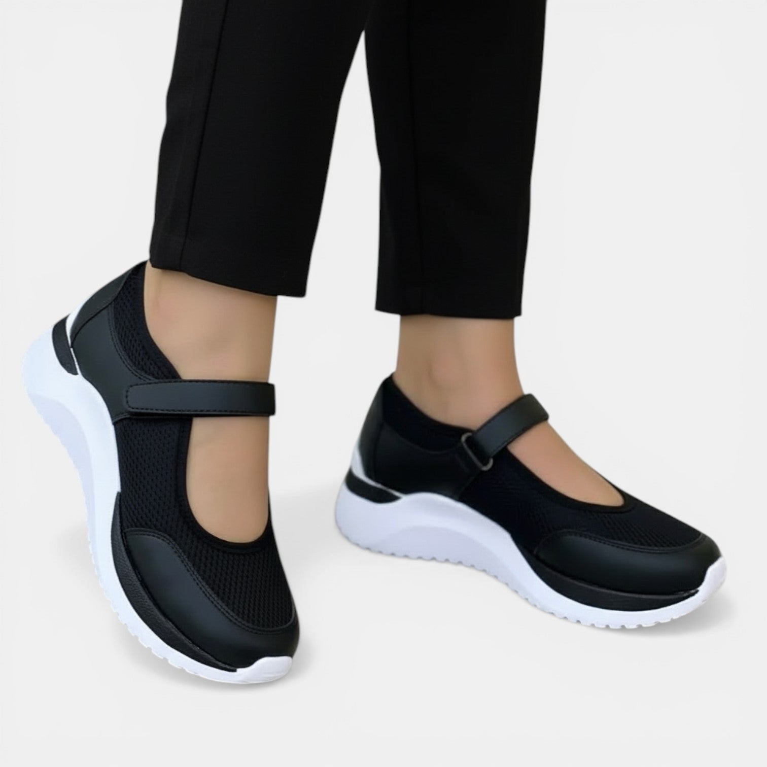 Sneakers Mary Jane da donna in mesh con suola comfort
