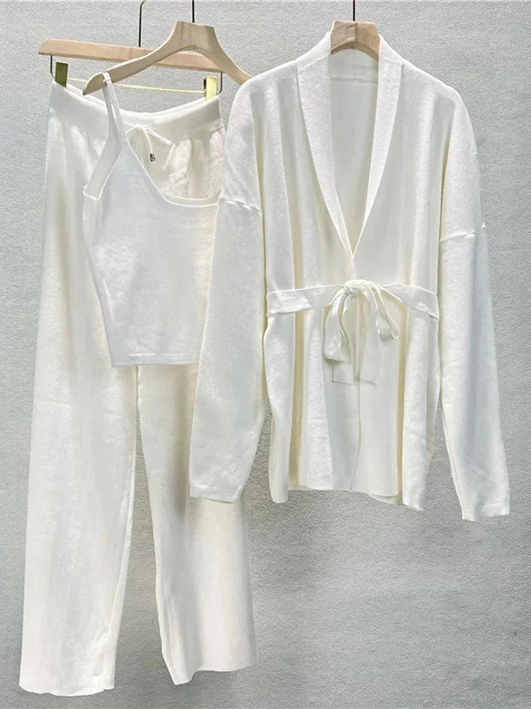 Gwendolyn - Women's Two-Piece Set in Knit with Tie Belt - photo 3