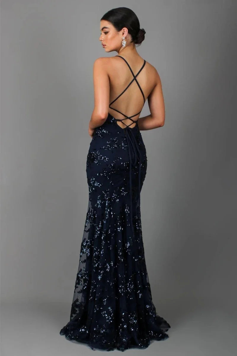 Nora – bodenlanges Abendkleid mit Paillettenstickerei, tiefem Rückenausschnitt und Spaghettiträgern