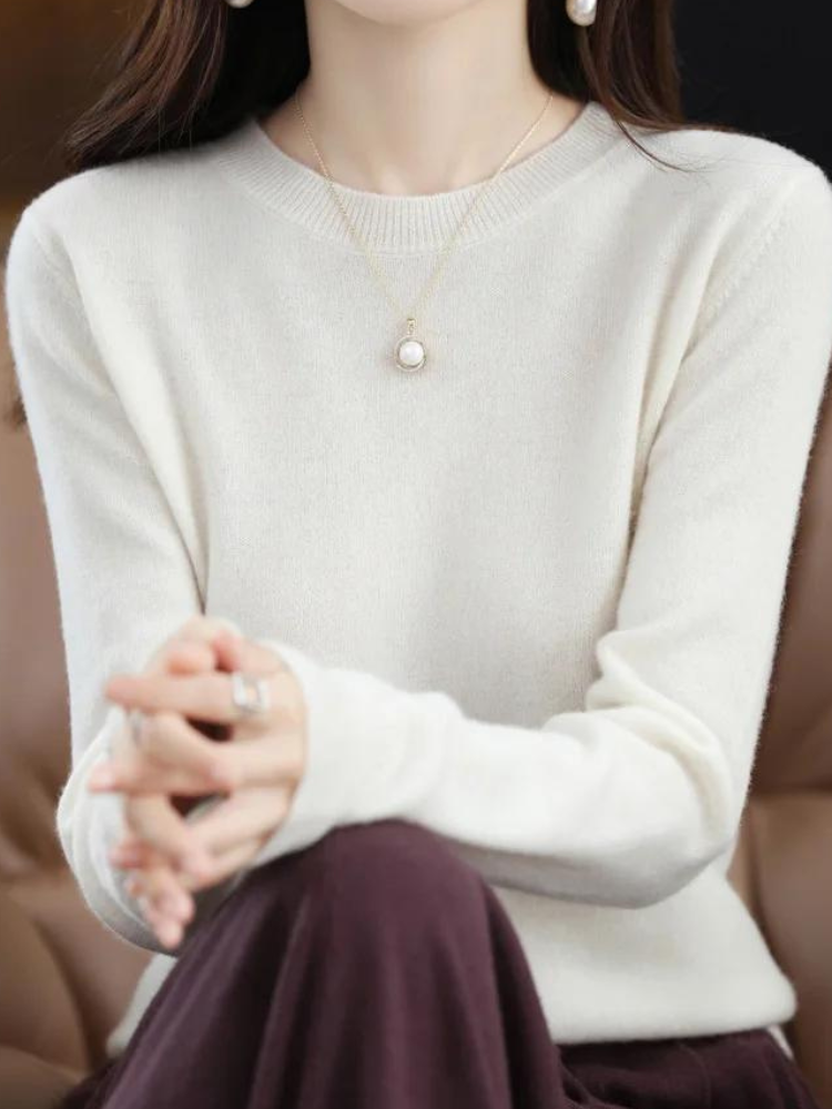 Quintessa - Women's Relaxed Jumper with Roll Neck - photo 15