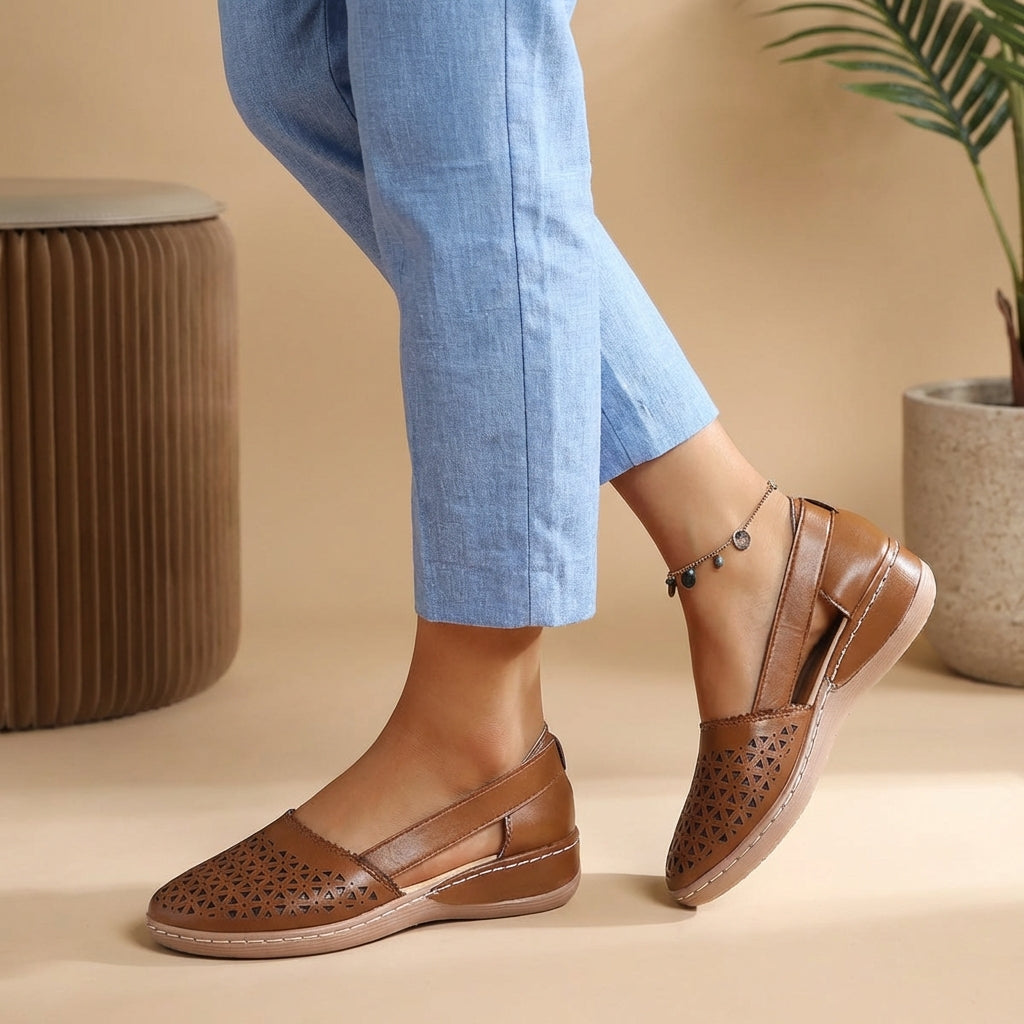 Anne - Women's Comfort Closed-Toe Sandals with a Cut-Out Upper