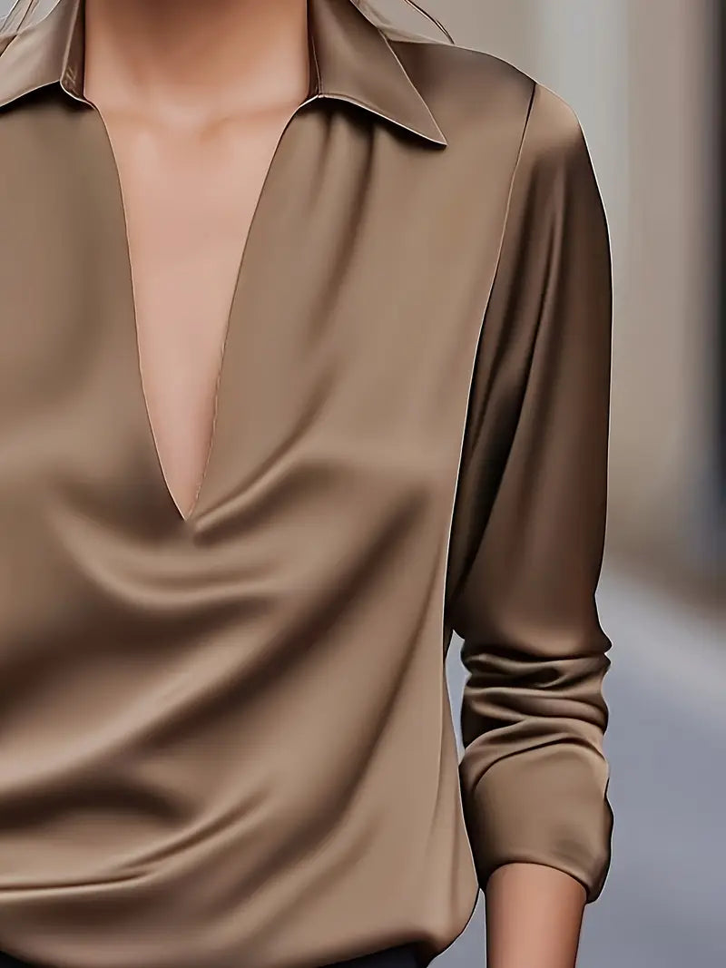 Camicia da donna a maniche lunghe con colletto e scollo a V