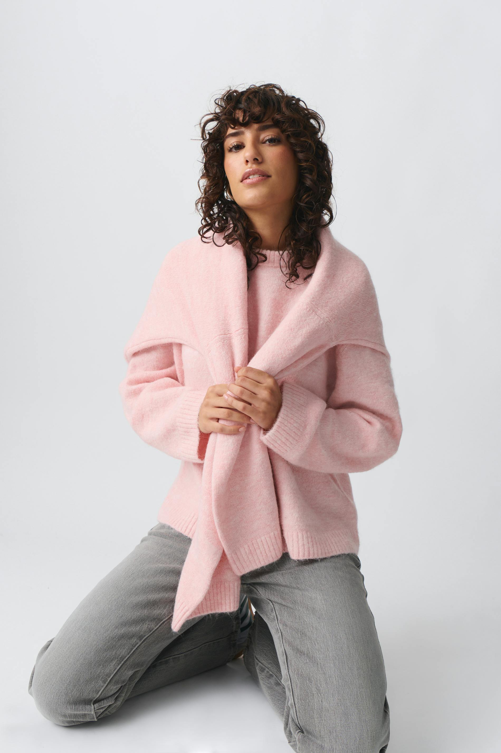 Maglione da donna in maglia dal taglio morbido con scollo rotondo