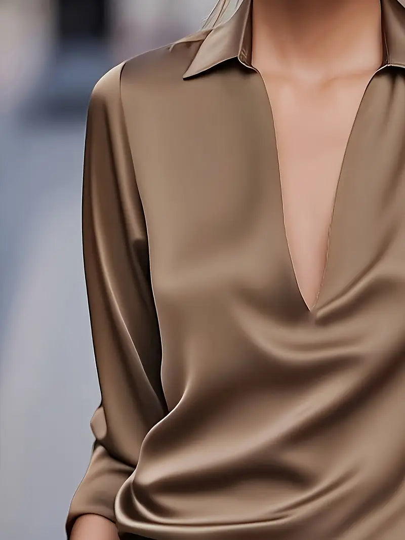 Camicia da donna a maniche lunghe con colletto e scollo a V