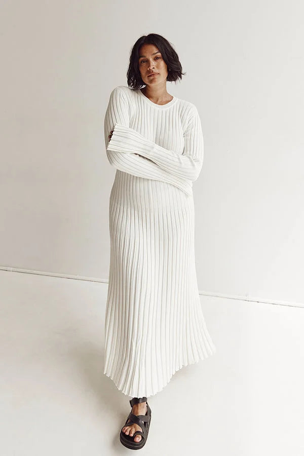 Cyra - Women's Ethereal Lines Maxi Dress