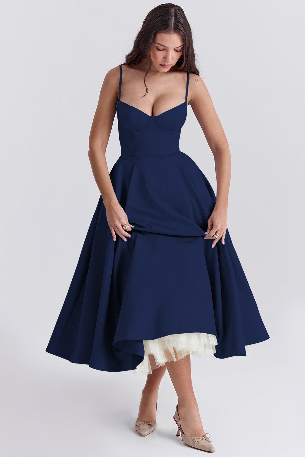 Abito midi da donna con bustino e tasche