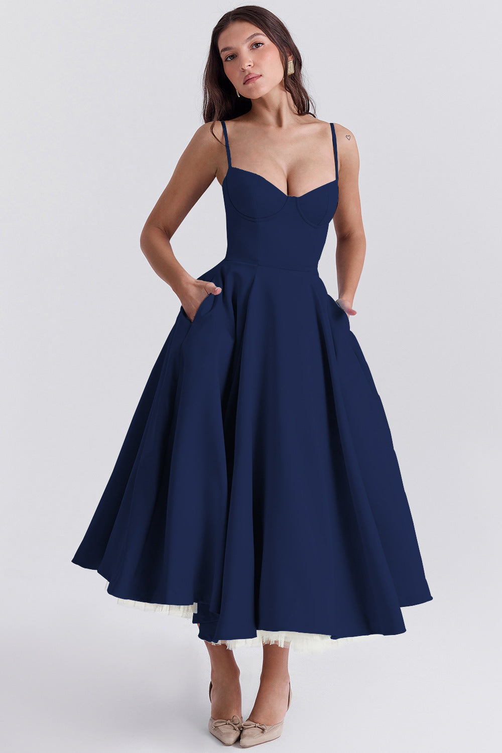 Abito midi da donna con bustino e tasche