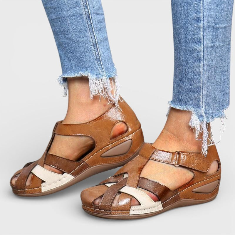 Sandali da donna multicolore con fascette incrociate e punta chiusa