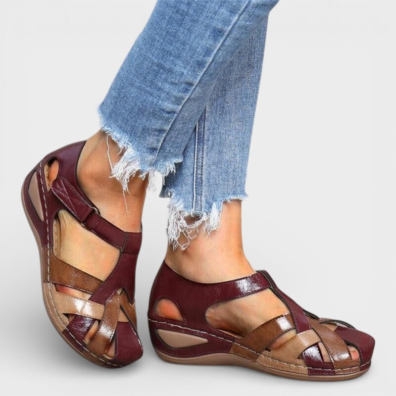 Sandali da donna multicolore con fascette incrociate e punta chiusa