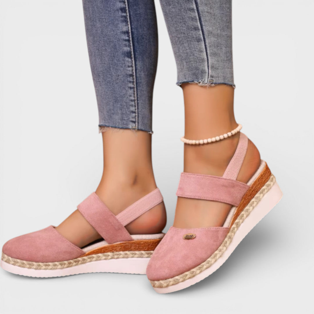 Espadrillas con zeppa da donna a punta chiusa e cinturino alla caviglia