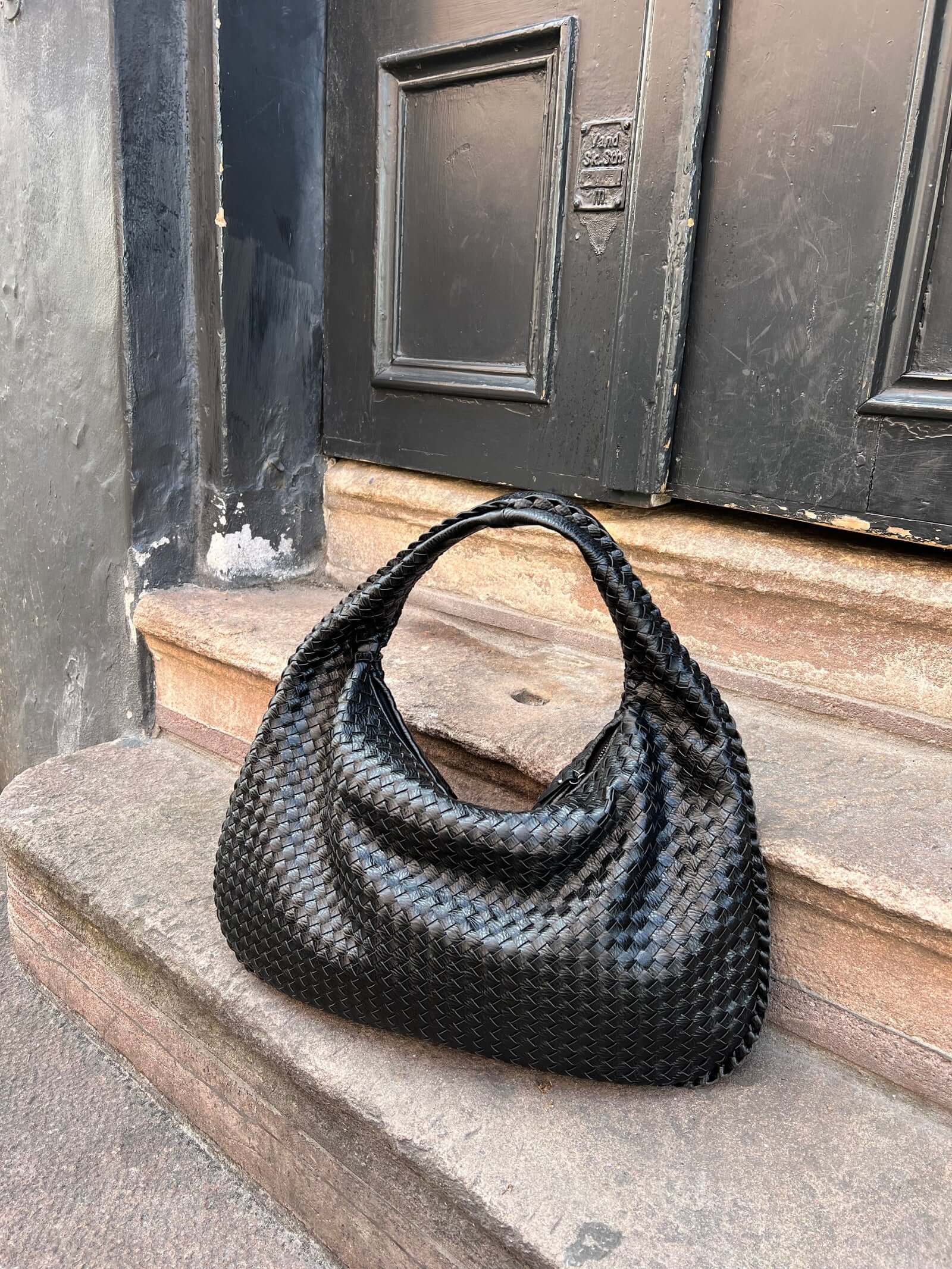 Arielle - Women's Woven Shoulder Bag XL