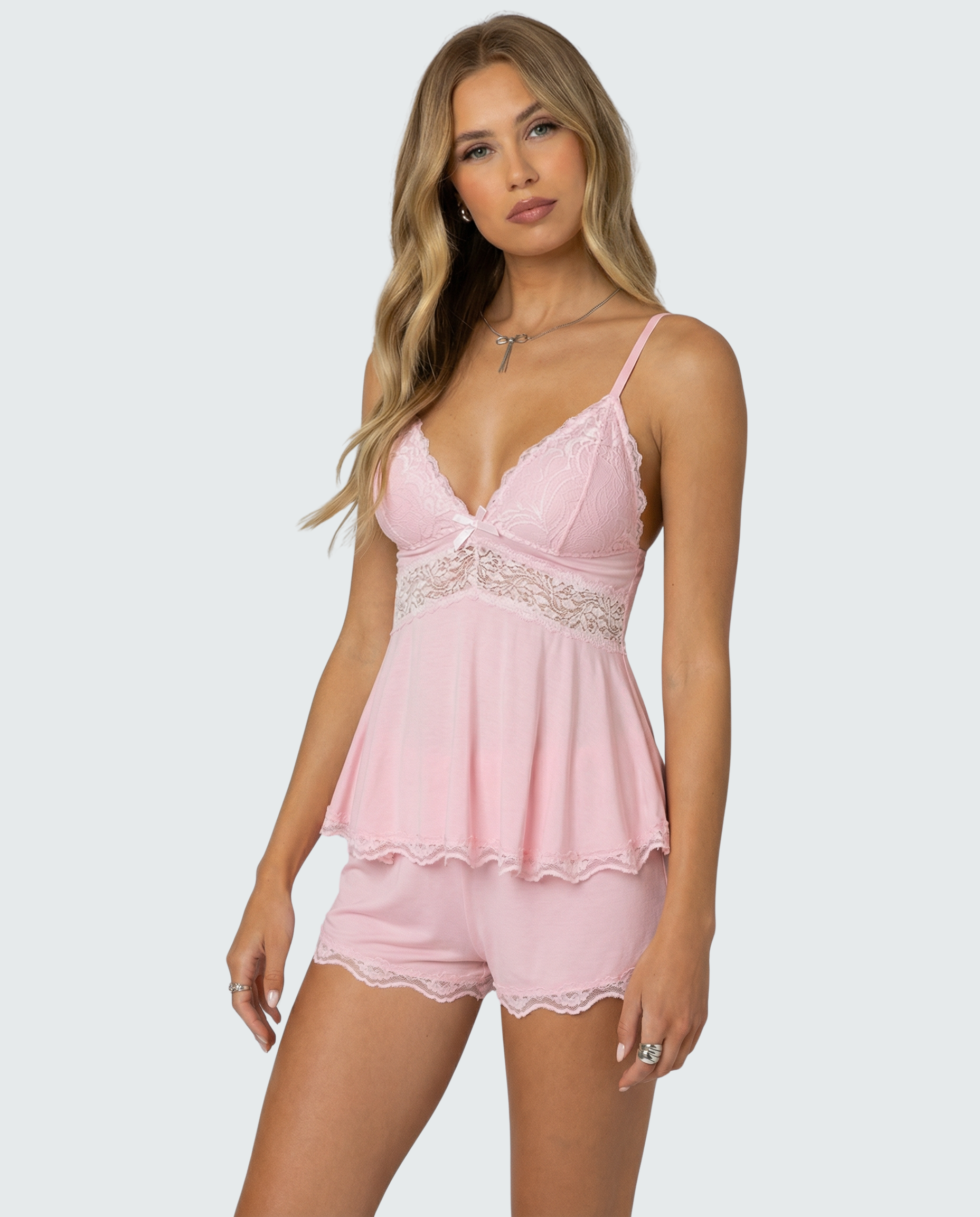Pijama de mujer de dos piezas: top de tirantes con encaje y short
