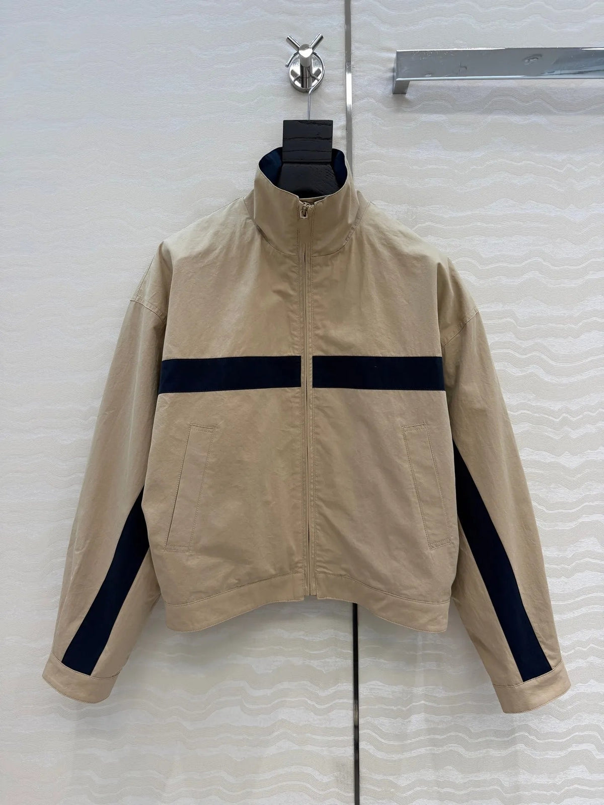 Anika - Women's Relaxed Bomber Jacket with Zip Front - photo 3