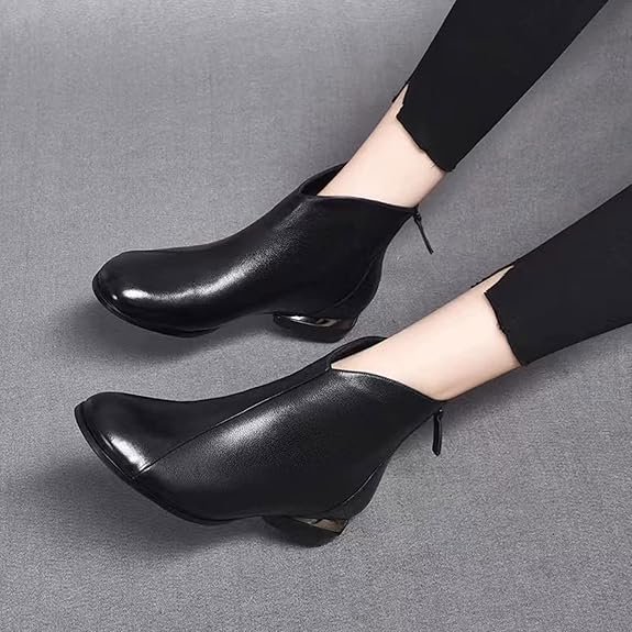 Anwen - Women's Ankle Boots with Round Toe and a Flat Sole - photo 3