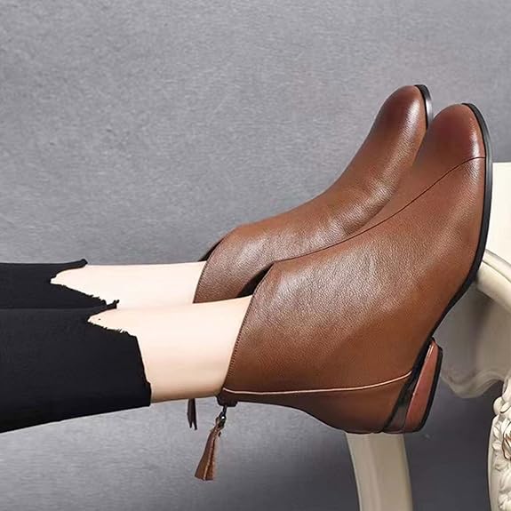 Anwen - Women's Ankle Boots with Round Toe and a Flat Sole - photo 4