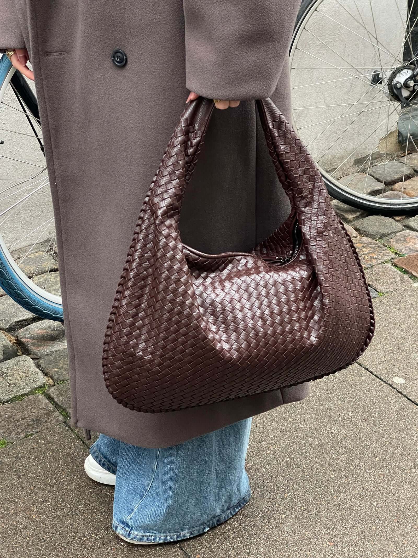 Arielle - Women's Woven Shoulder Bag XL - photo 25