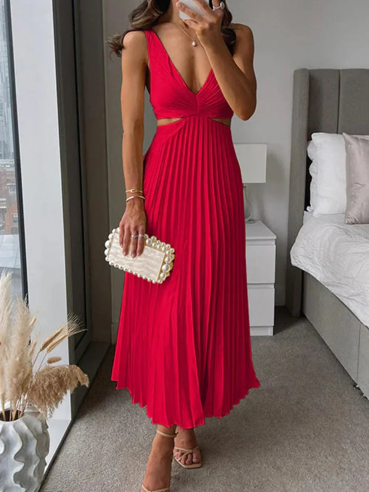 Avvy - Women's Pleated Satin Prom Dress with a V-Neckline – view 3