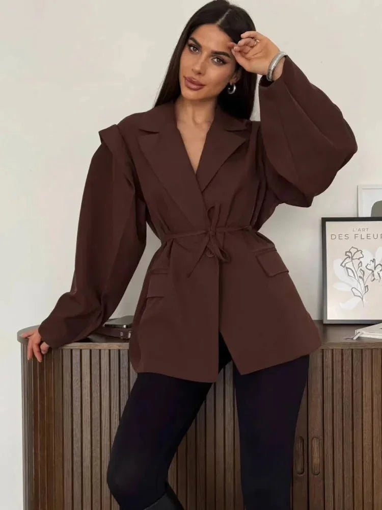 Blazer da donna con allacciatura e spalline imbottite