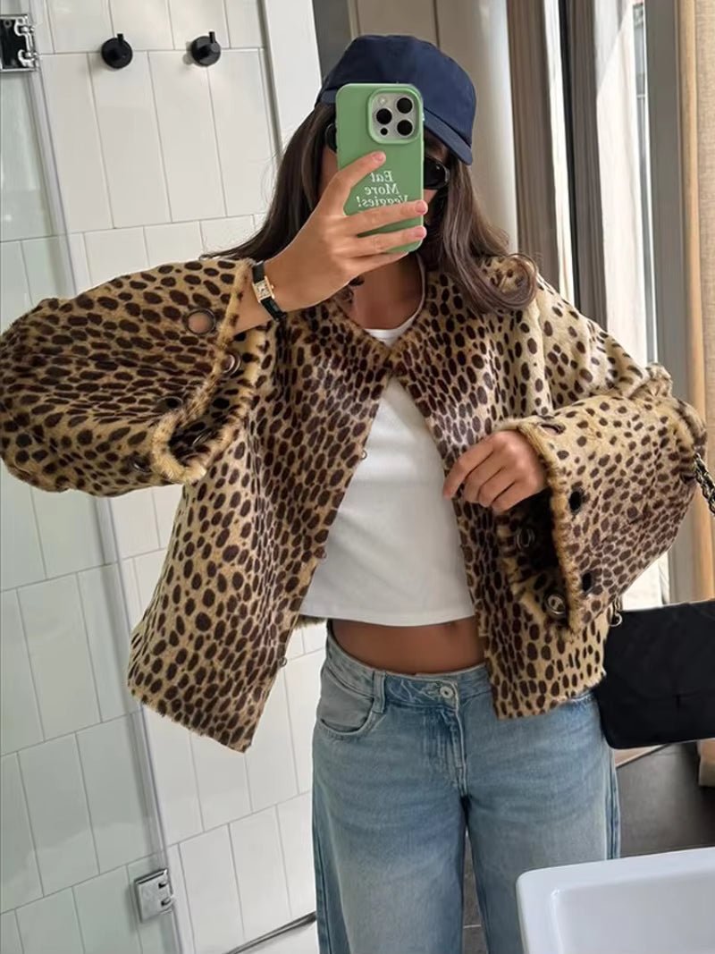 Clover - Women's Relaxed Jacket in Leopard Print with Button Front - photo 3