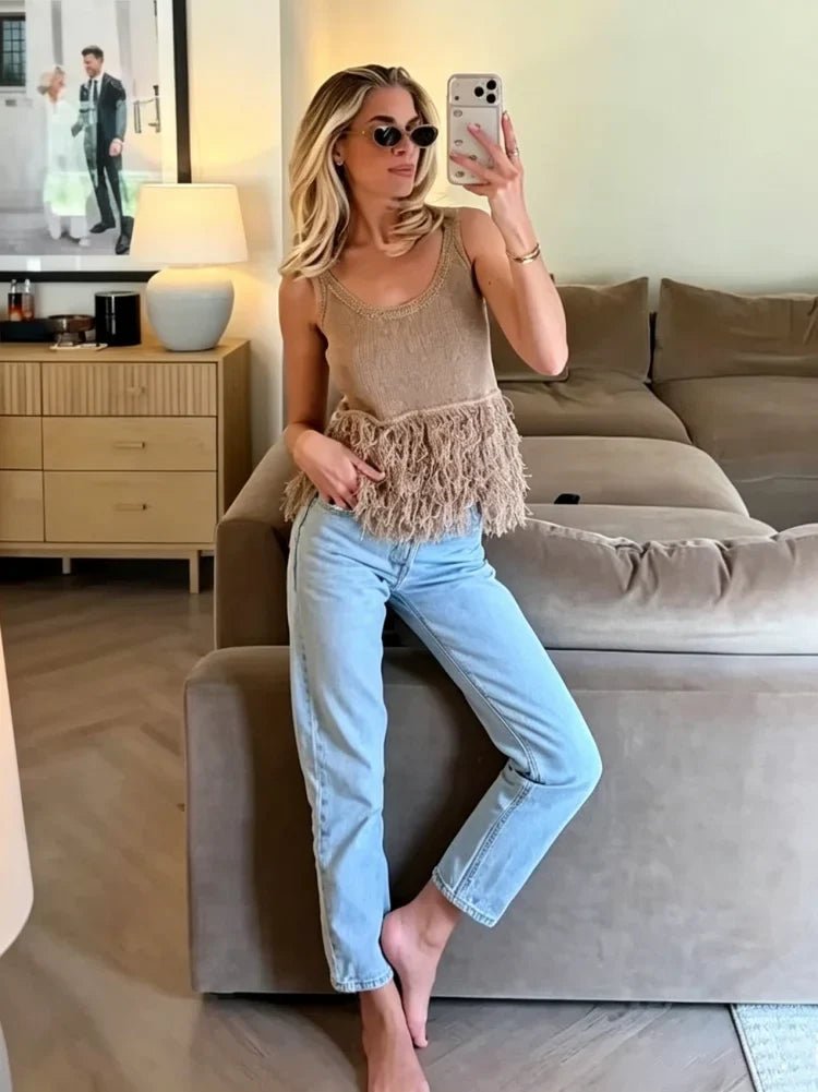 Dianne - Women's Sleeveless Top in Knit with Fringe Hem - photo 4