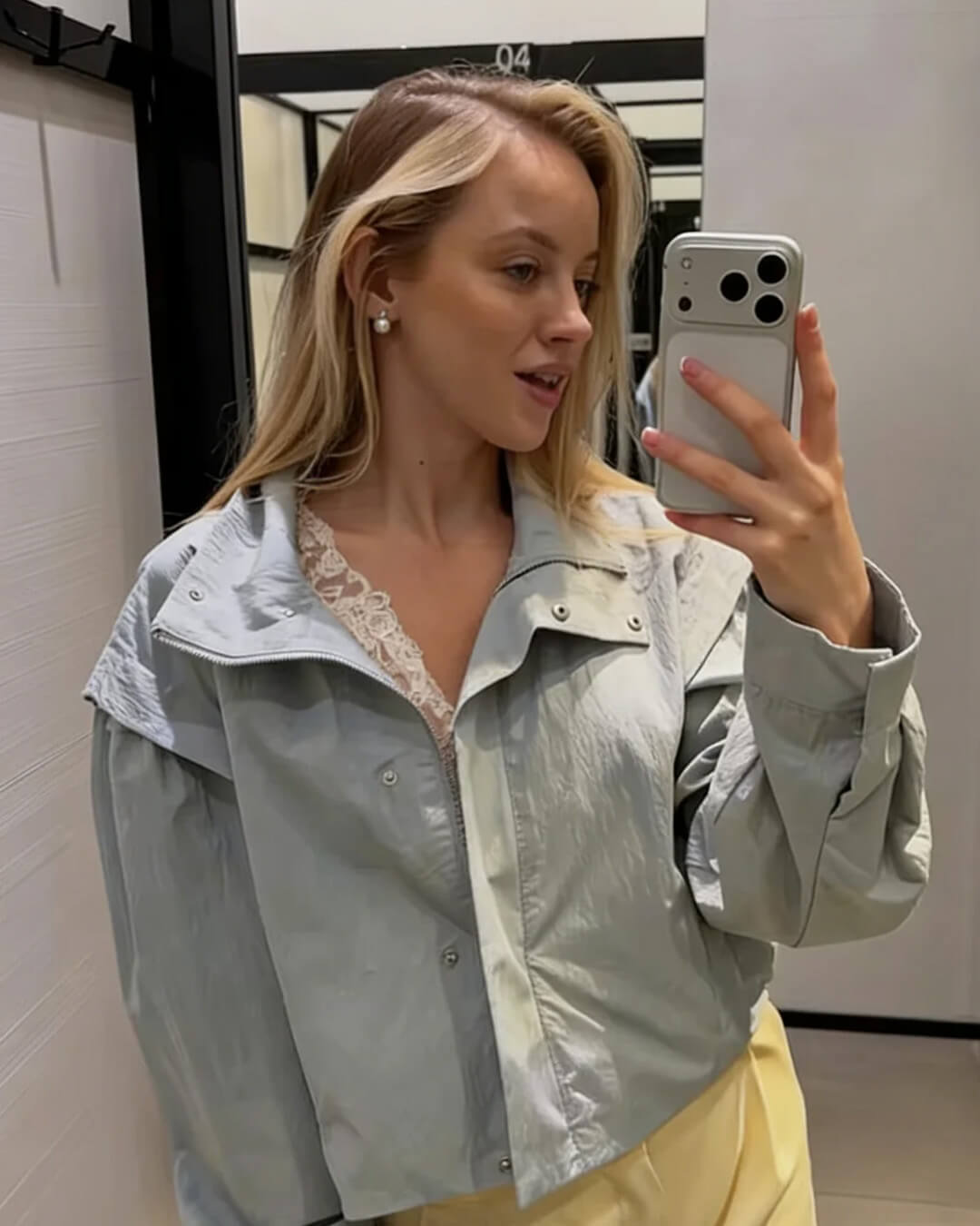 Dove - Women's Cropped Jacket with Collar - photo 8