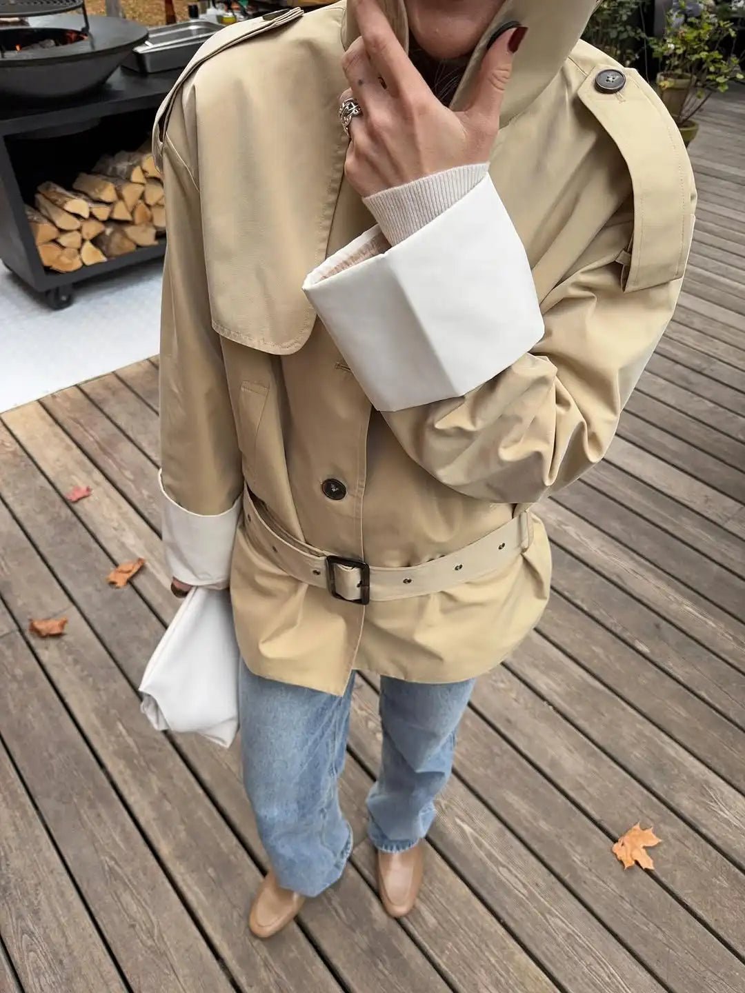 Everleigh - Women's Relaxed Trench Coat in Colour Block with Ruching - photo 2