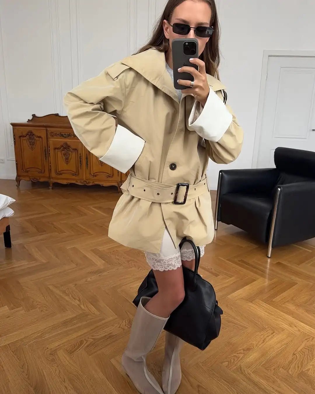 Everleigh - Women's Relaxed Trench Coat in Colour Block with Ruching - photo 5