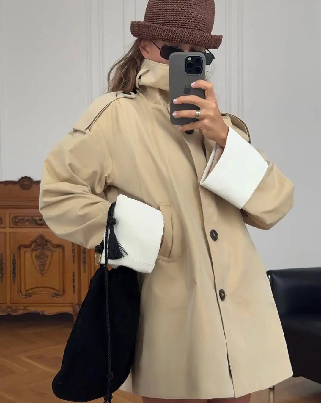 Everleigh - Women's Relaxed Trench Coat in Colour Block with Ruching - photo 6