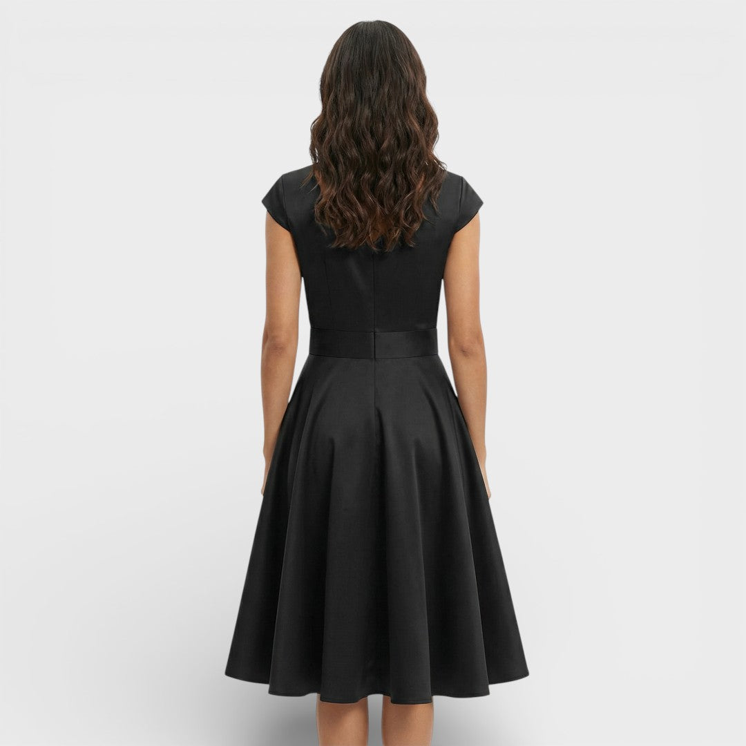 Women's Short Sleeve V Neck Pleated Midi Dress