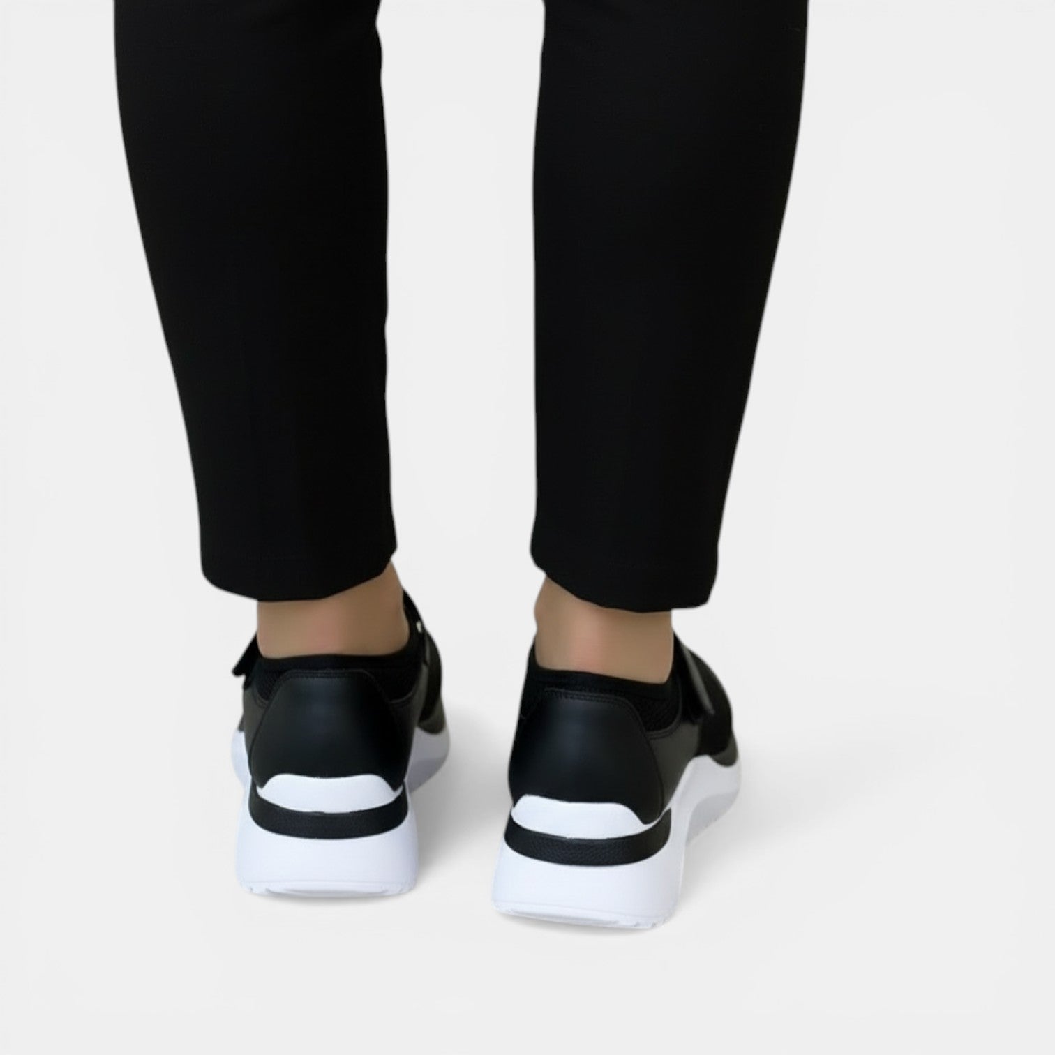 Sneakers Mary Jane da donna in mesh con suola comfort