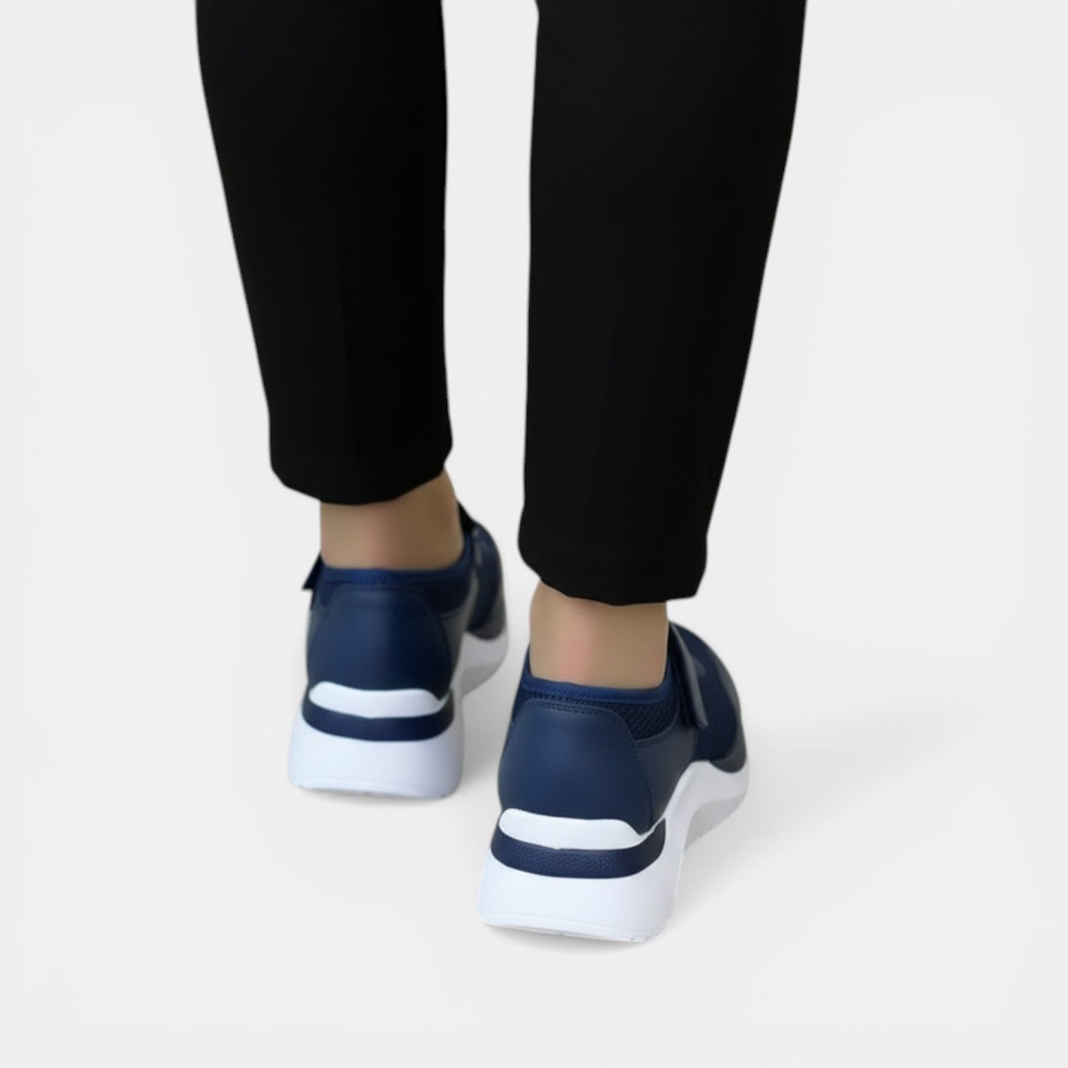 Sneakers Mary Jane da donna in mesh con suola comfort