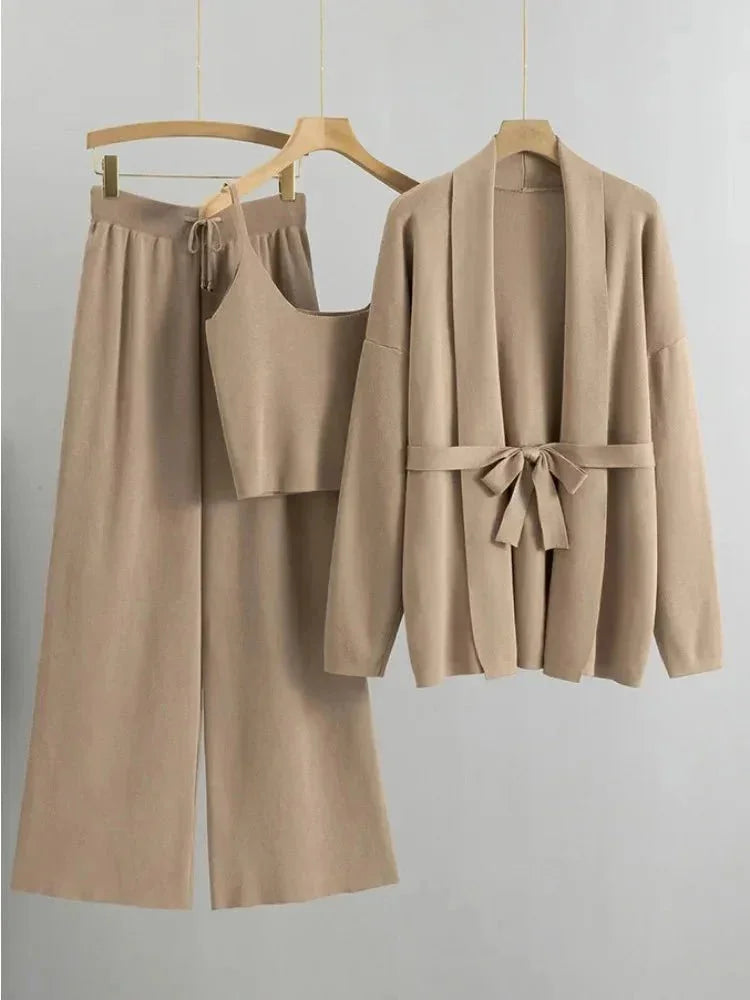 Gwendolyn - Women's Two-Piece Set in Knit with Tie Belt - photo 7
