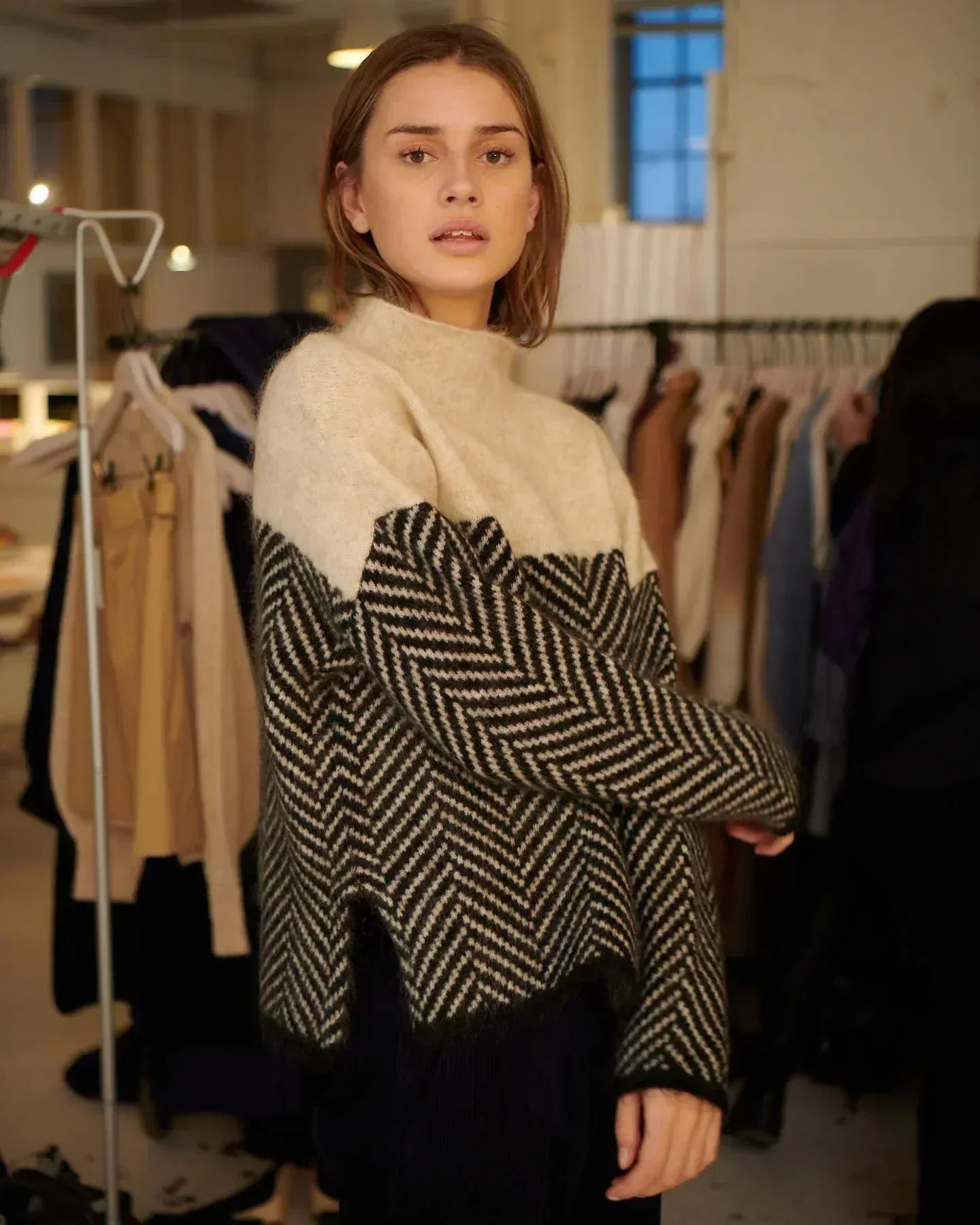 Maisie - Women's High Neck Sweater with Contrast Pattern - photo 2