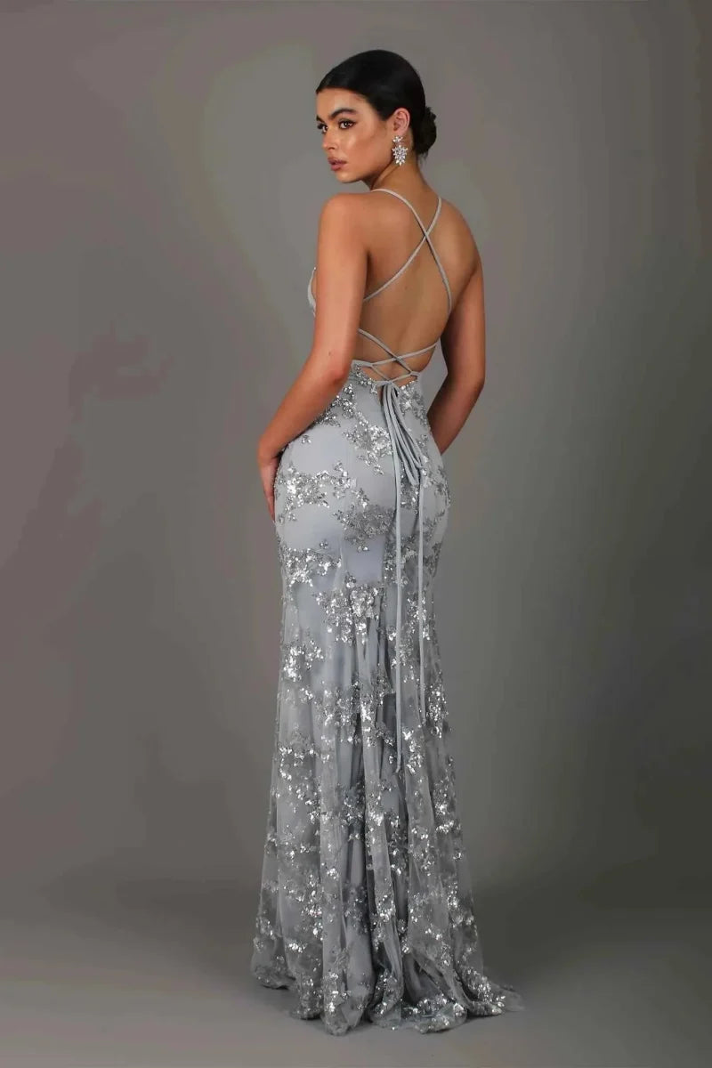 Nora – bodenlanges Abendkleid mit Paillettenstickerei, tiefem Rückenausschnitt und Spaghettiträgern