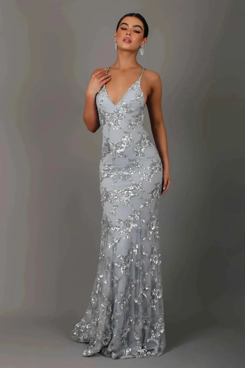Nora – bodenlanges Abendkleid mit Paillettenstickerei, tiefem Rückenausschnitt und Spaghettiträgern